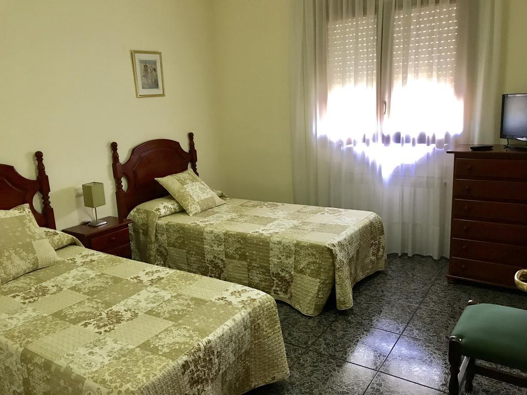 Hostal El Violi Cardona Luaran gambar