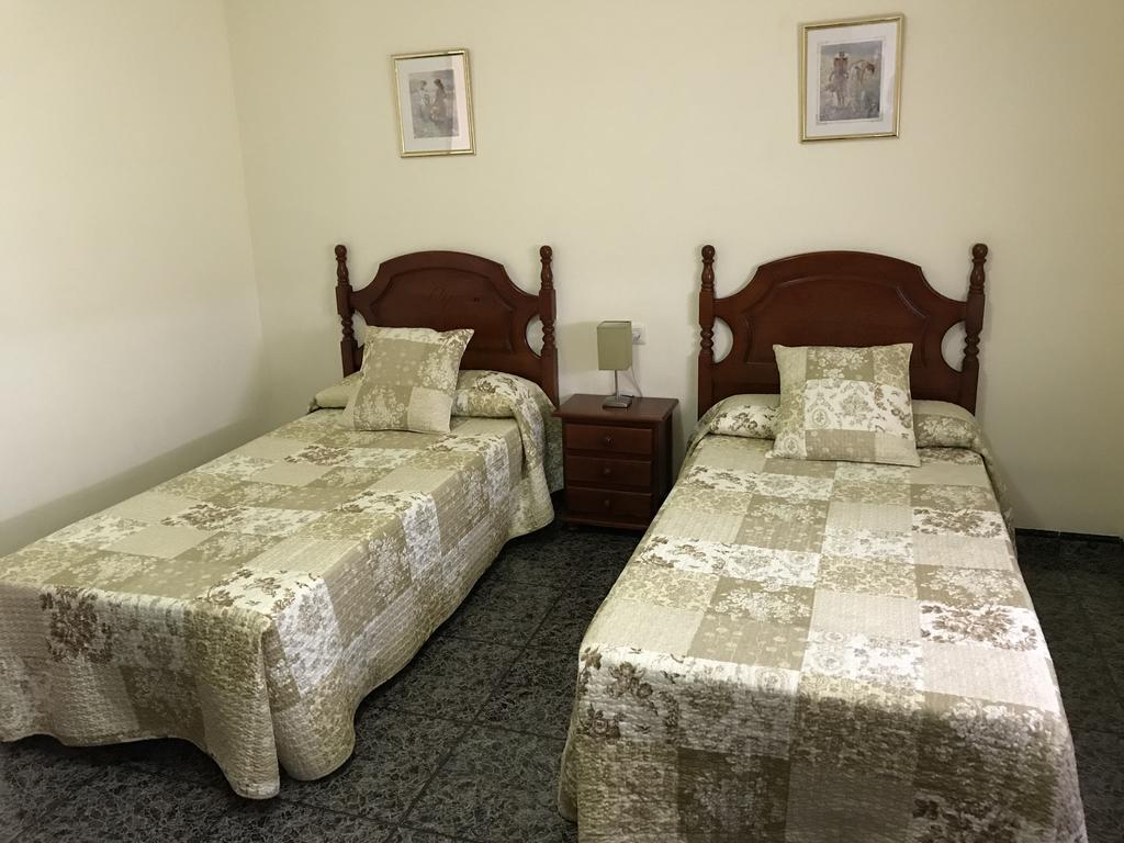 Hostal El Violi Cardona Luaran gambar