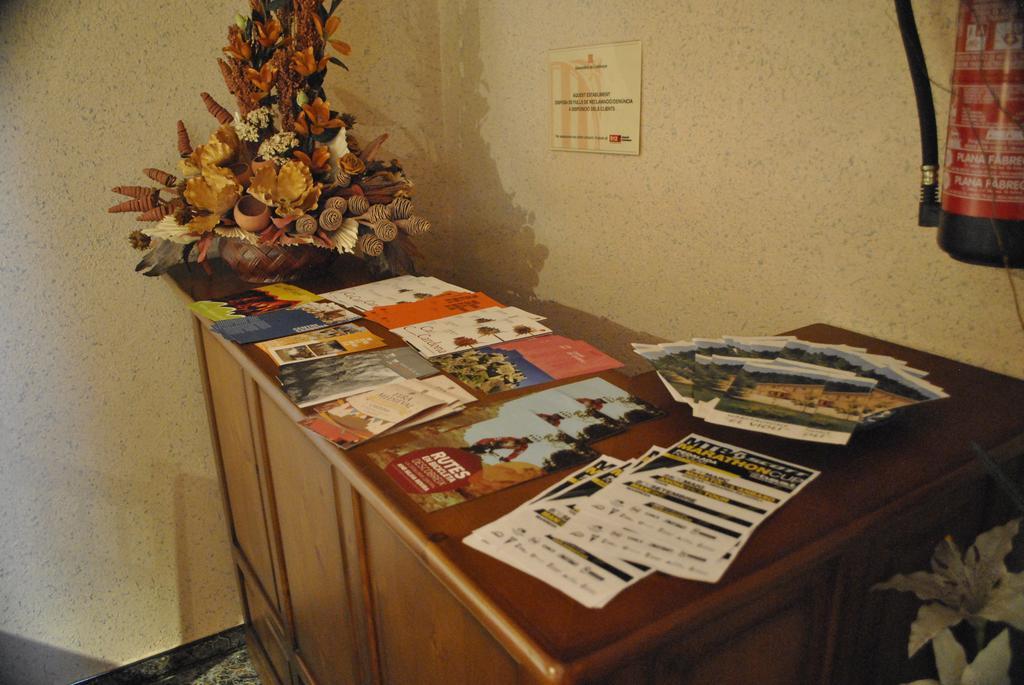Hostal El Violi Cardona Luaran gambar