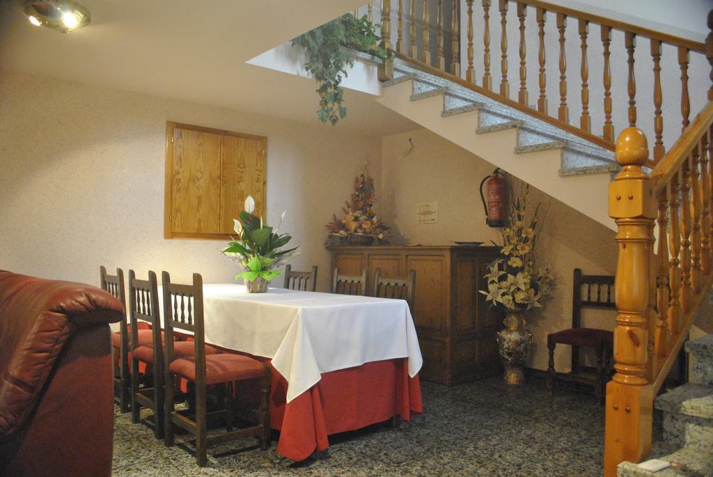 Hostal El Violi Cardona Luaran gambar