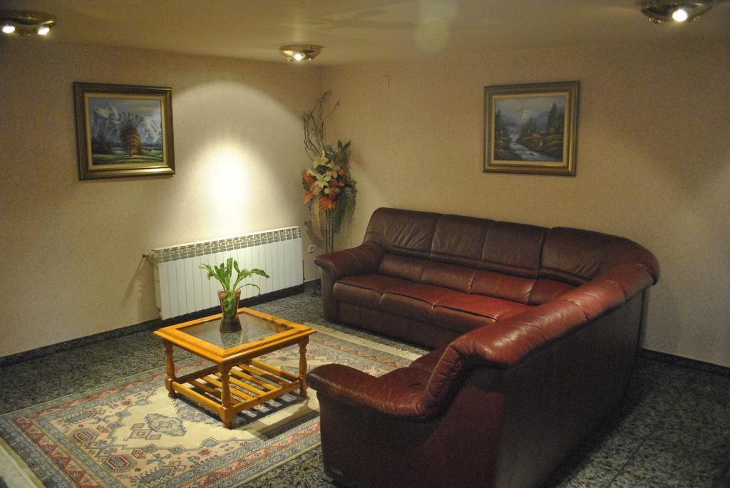 Hostal El Violi Cardona Luaran gambar
